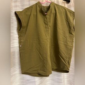 Figs scrub top, oversized martini olive size small